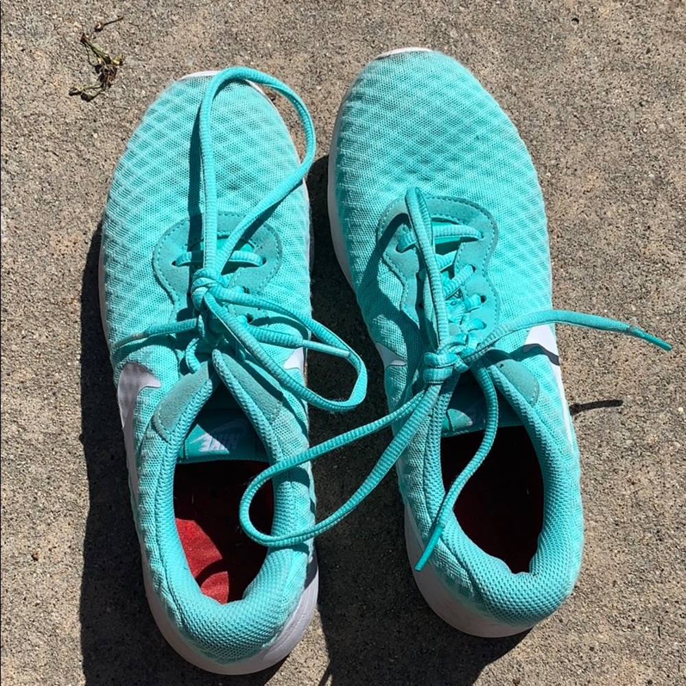 Nike’s!! Hardly worn in great condition!!